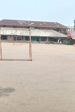 SMPN 33 Palembang Rasakan Perhatian Ratu Dewa, Lapangan Diaspal hingga MBG Bantu Siswa dari Keluarga Kurang Mampu